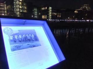Thementafel zum ersten Passierscheinabkommen 1963, Lichtgrenze, Berlin, 7. Nov. 2014. Foto: Miera | Bluche